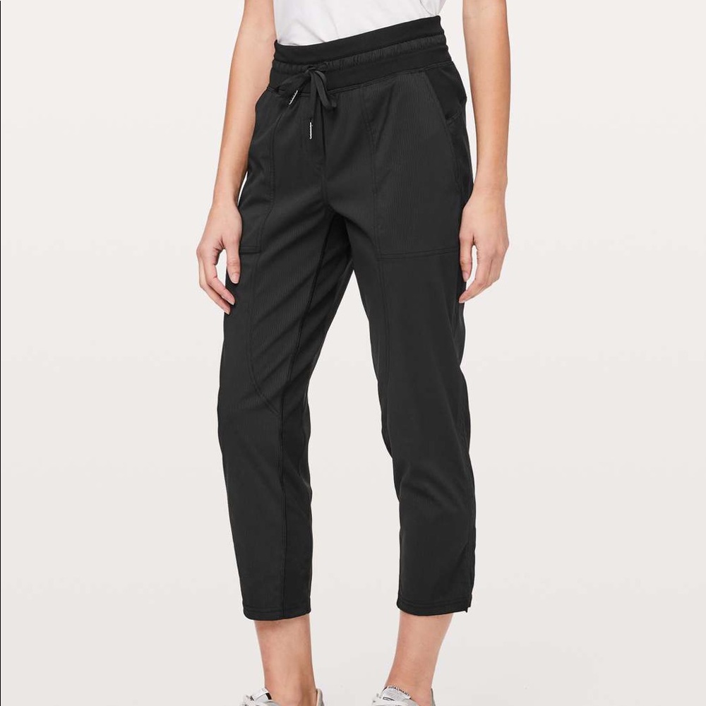 Lululemon Studio Crop